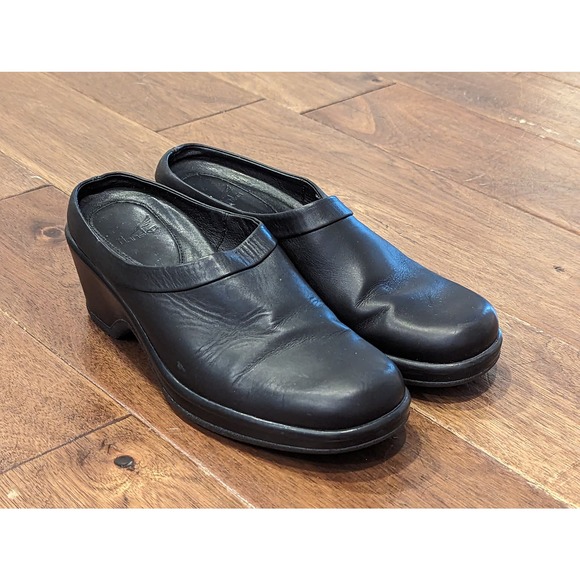 Dansko Black Leather Slip on Clog Women's 39, US Size 8.5-9 - Picture 1 of 7